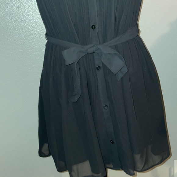 ABERCROMBIE AND FITCH FOLDS BLOUSE. - Picture 4 of 10